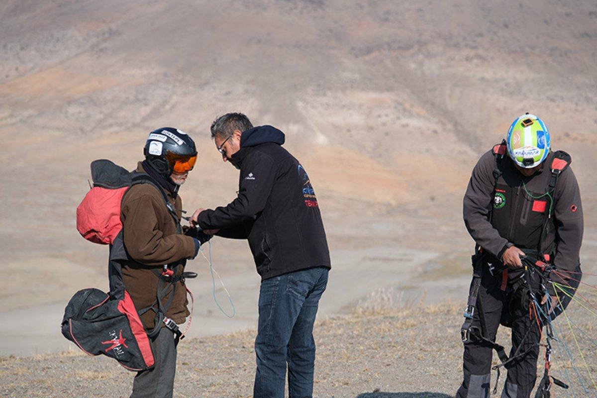 Konya'da 76 yaşında yamaç paraşütü yaptı