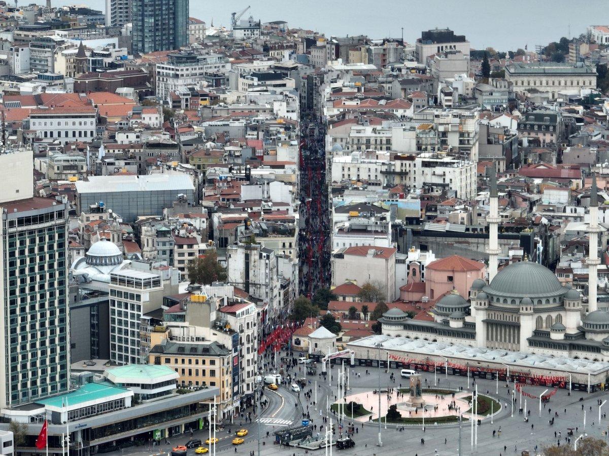 Taksim 1200 Türk bayrağıyla donatıldı