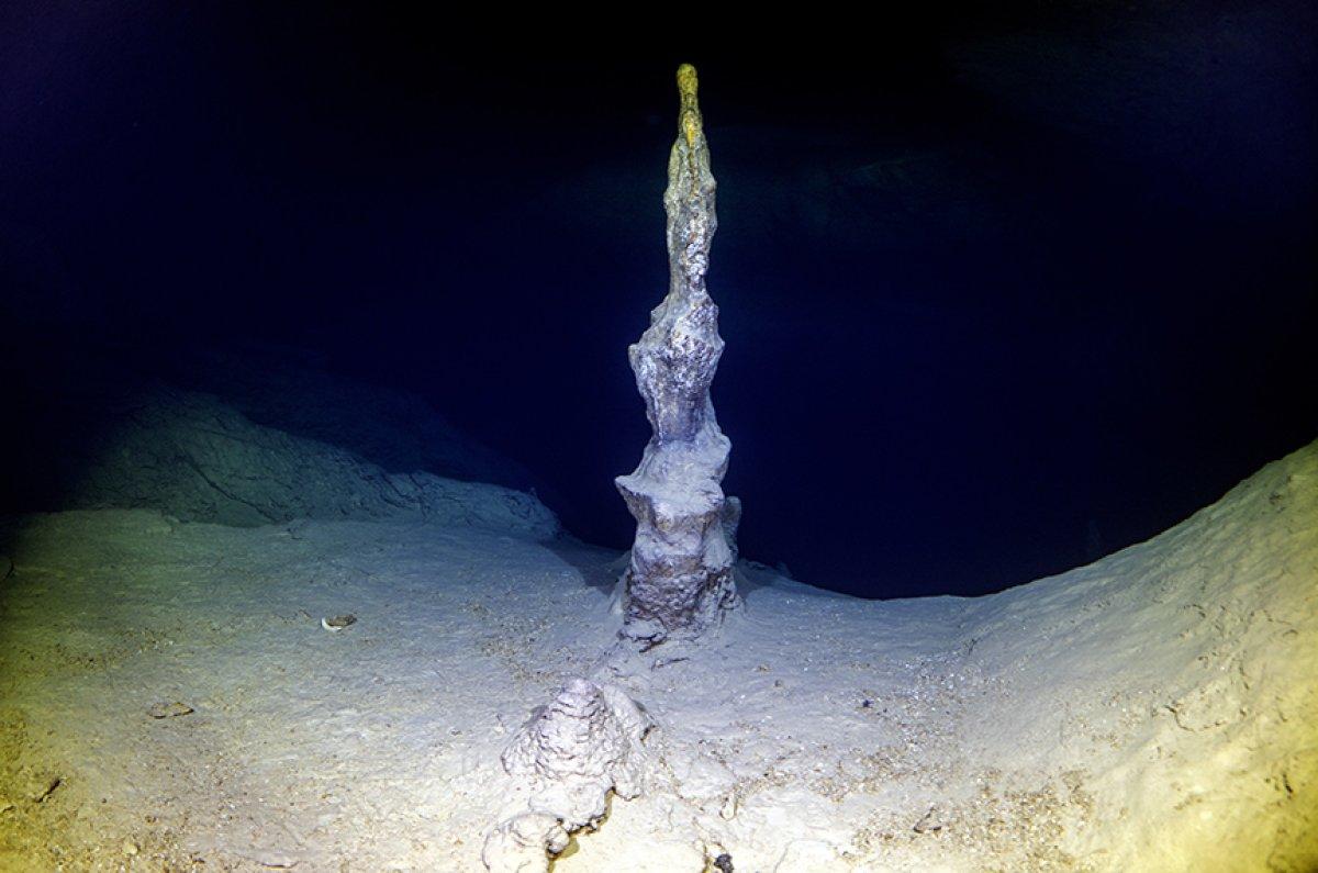 Hatay'daki su altı mağarası görsel şölen sunuyor