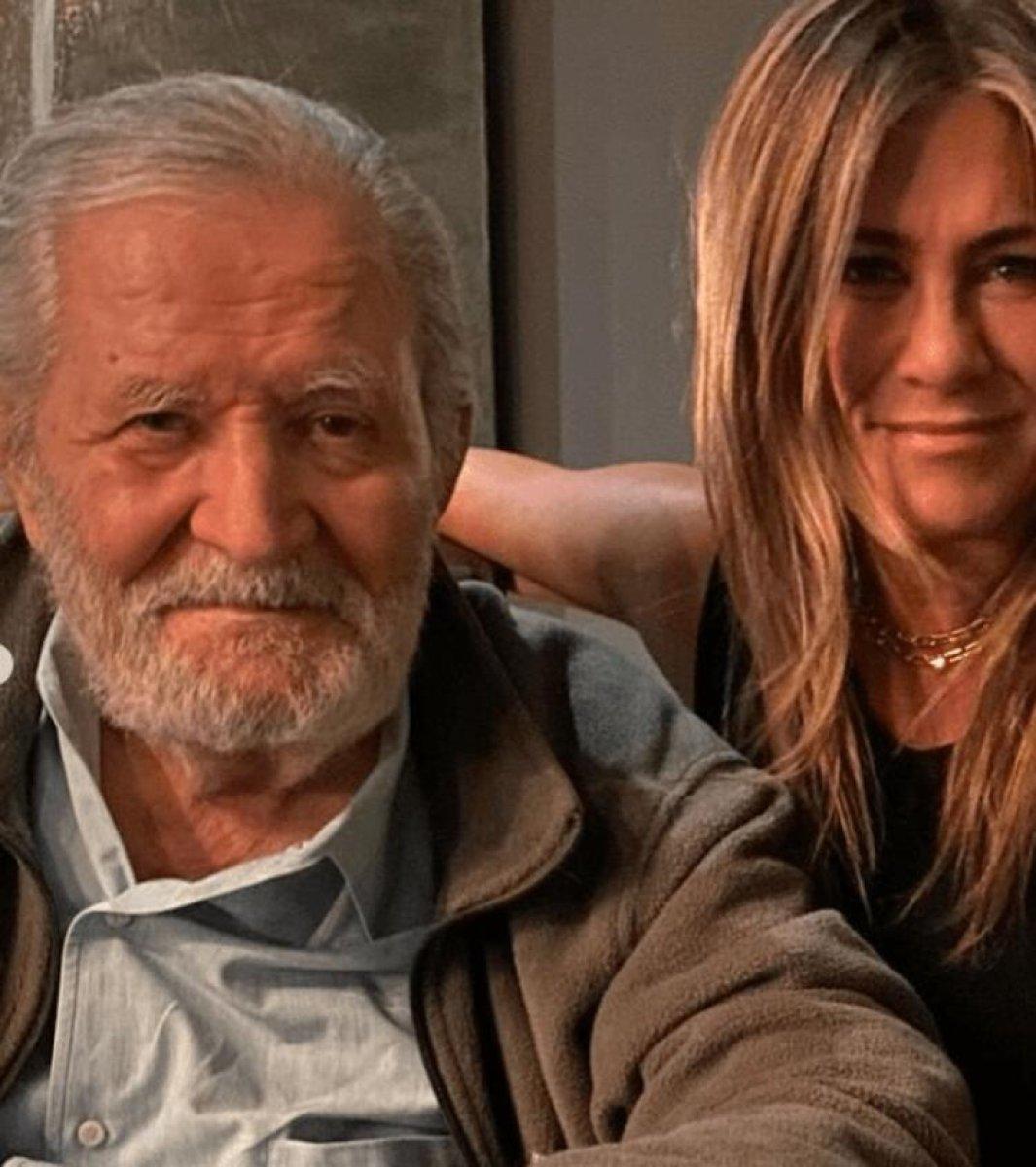 Jennifer Aniston'ın babası John Aniston hayatını kaybetti