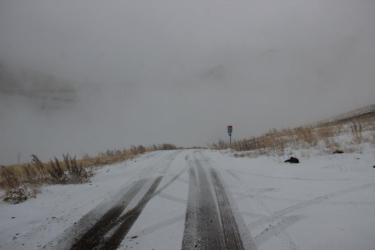 Erzurum'un yüksek kesimleri beyaza büründü