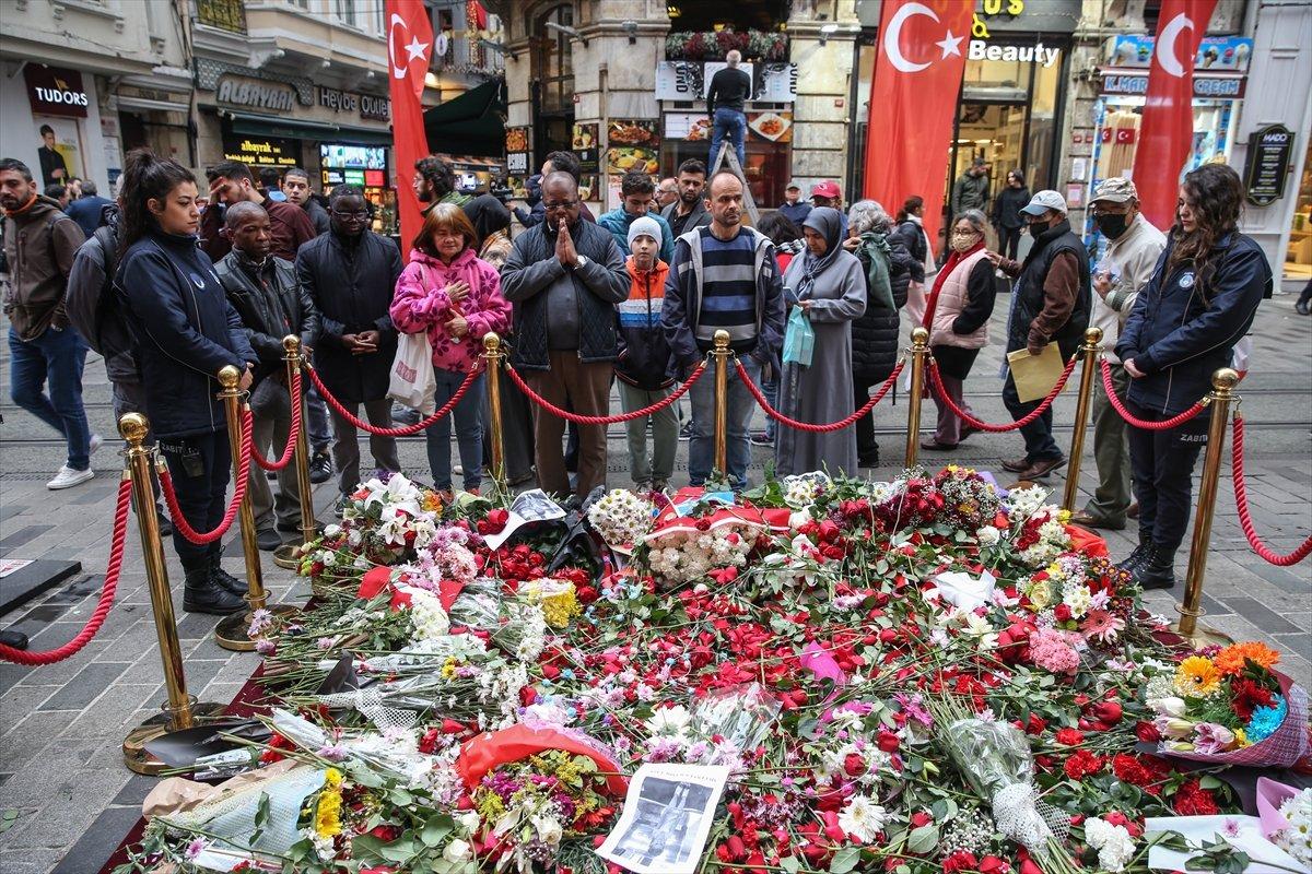 Taksim'de terör saldırısında hayatını kaybedenler anılıyor