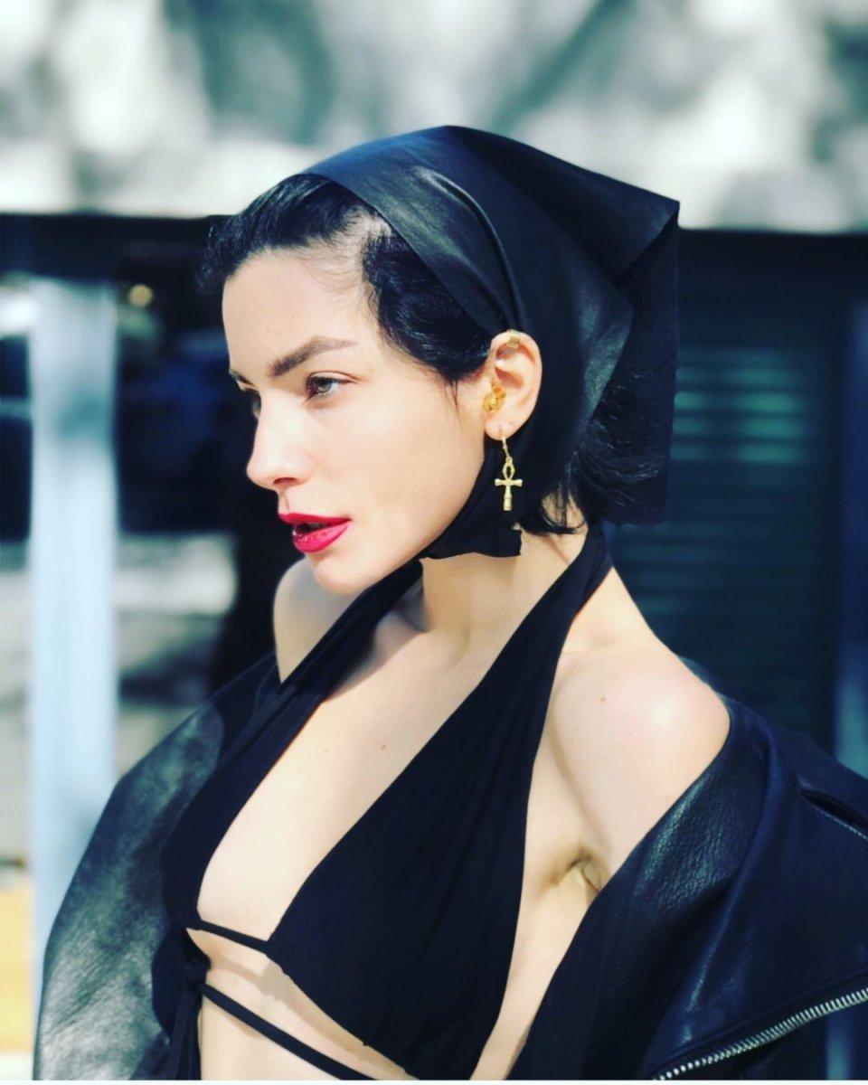 Merve Boluğur, babaevine döndü