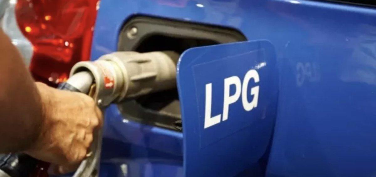 Otomobillere LPG takan mucitten benzin buharıyla çalışan motor