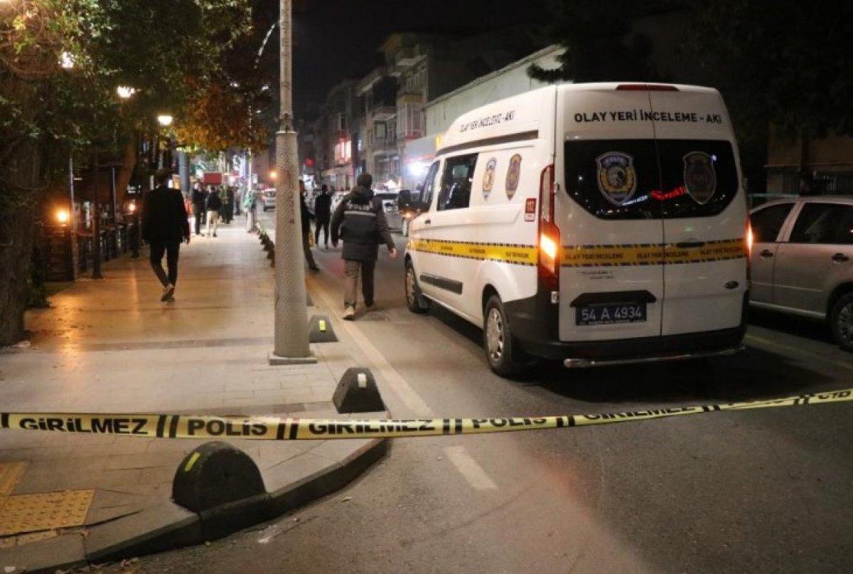 Sakarya'da bir kişi sokakta karşılaştığı husumetlisini ayağından vurdu