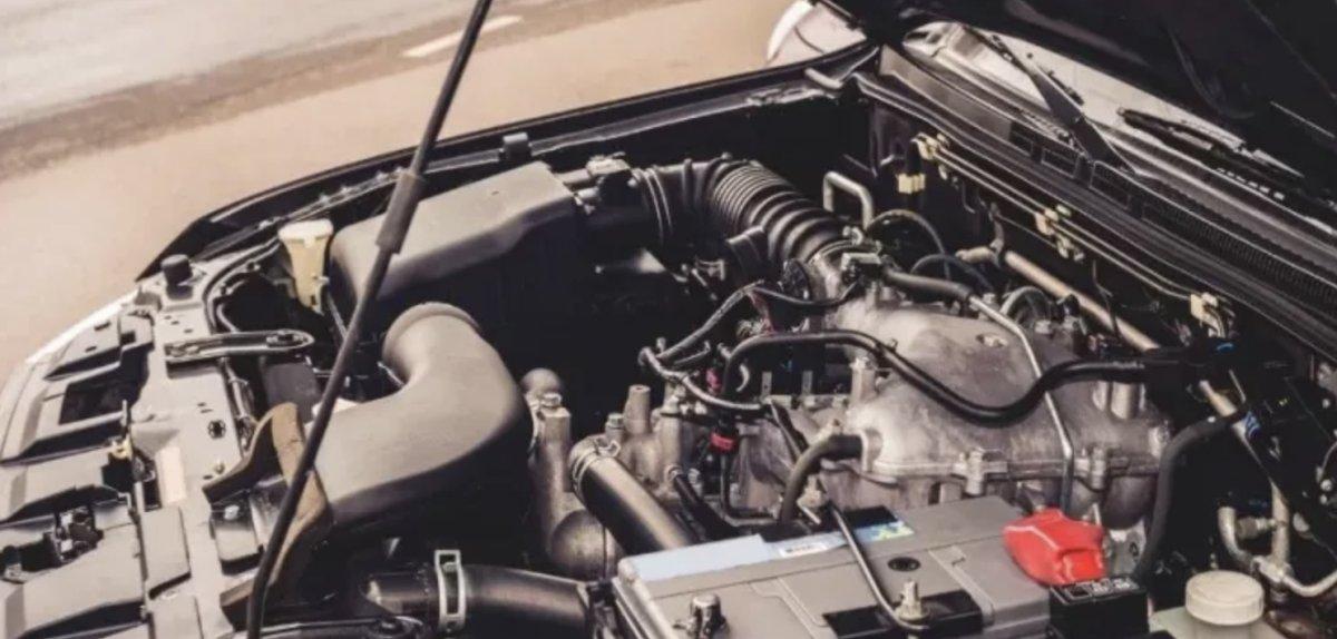 Otomobillere LPG takan mucitten benzin buharıyla çalışan motor