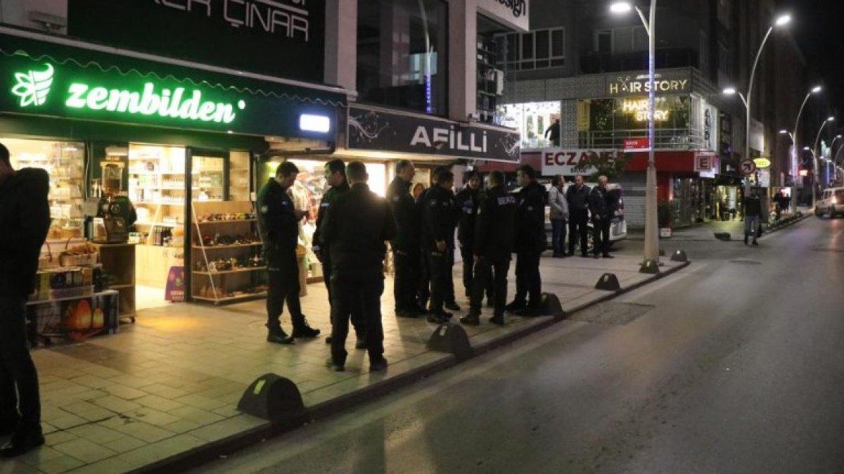 Sakarya'da bir kişi sokakta karşılaştığı husumetlisini ayağından vurdu