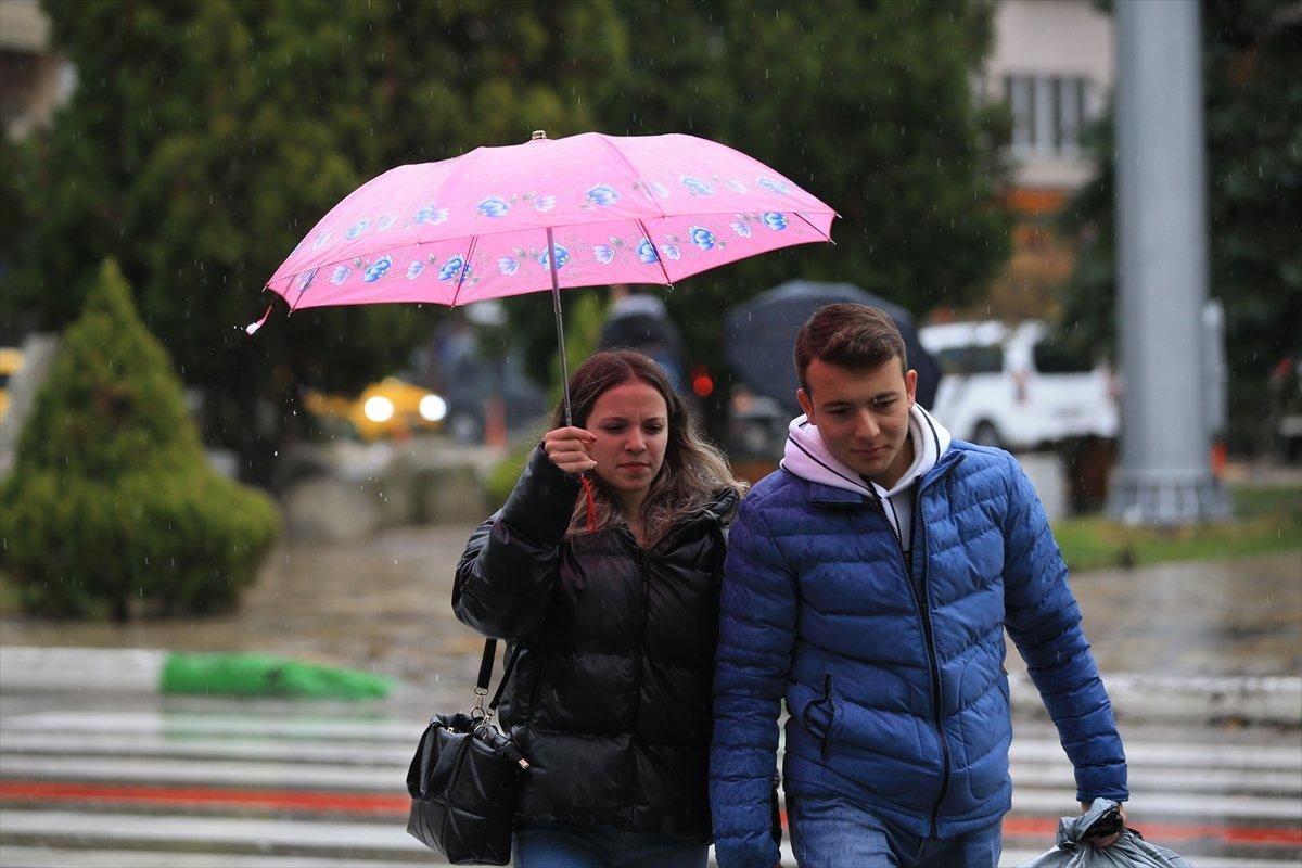 Trakya'da sağanak yağış hayatı olumsuz etkiledi