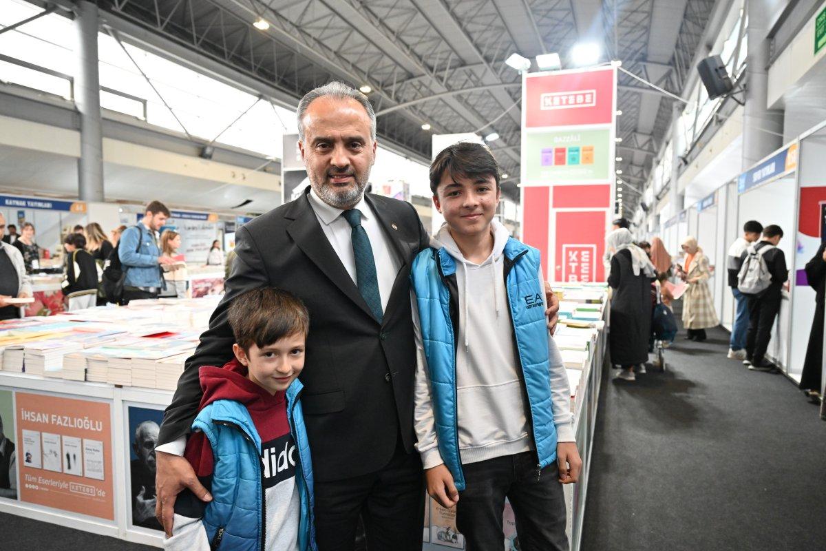 Bursa'da kitap şöleni coşkuyla başladı