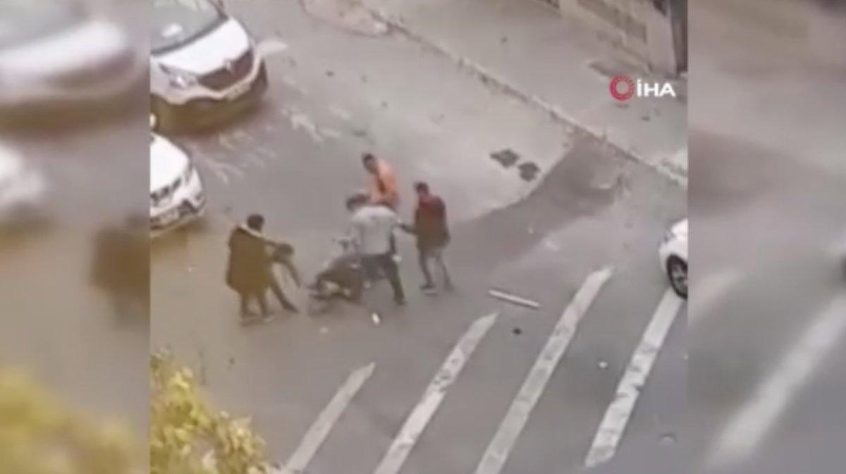 İstanbul'da kendi sopasıyla dayak yiyen adam