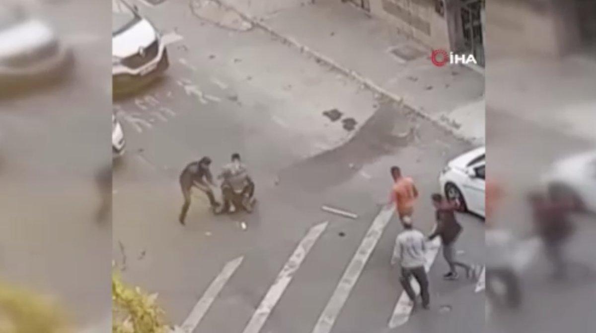 İstanbul'da kendi sopasıyla dayak yiyen adam