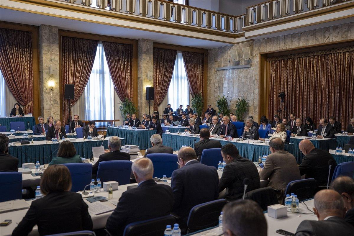 Mehmet Nuri Ersoy, bütçe komisyonunda soru ve eleştirileri yanıtladı