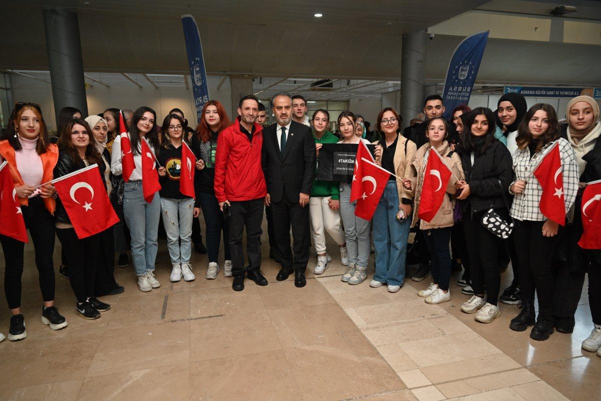 Bursa'da kitap şöleni coşkuyla başladı