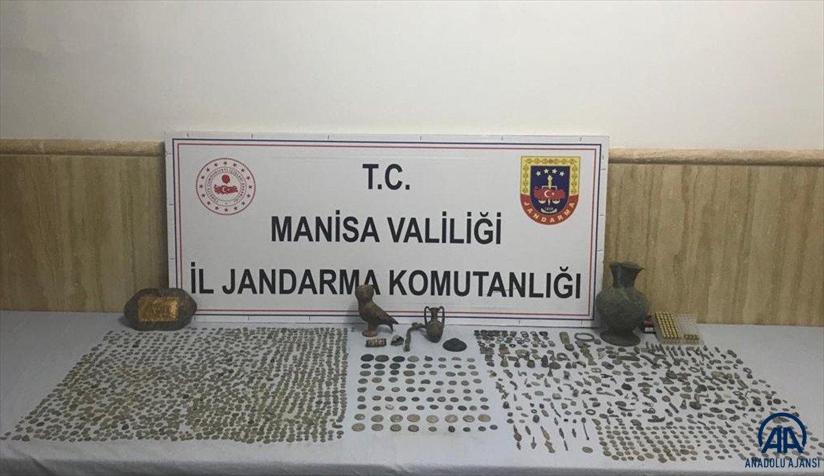 Manisa'da 2 bin 384 parça tarihi eser ele geçirildi