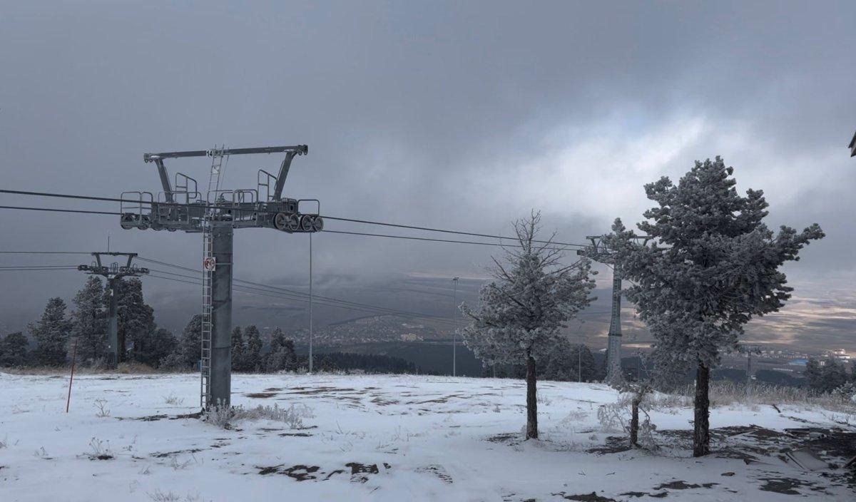 Kars Sarıkamış'ta turizmciler kayak sezonu için hazırlanıyor