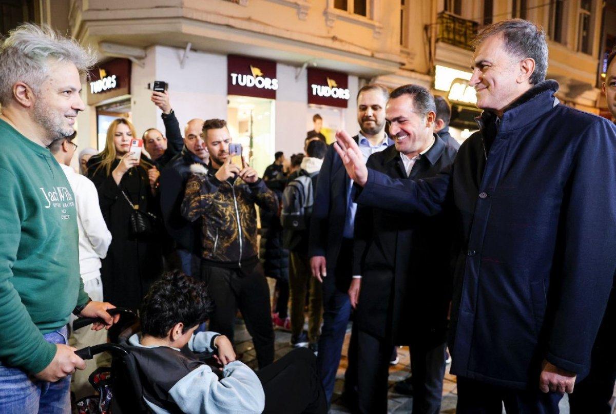 Ömer Çelik İstiklal Caddesi'nde konuştu: Terörü yenecek gücümüz var