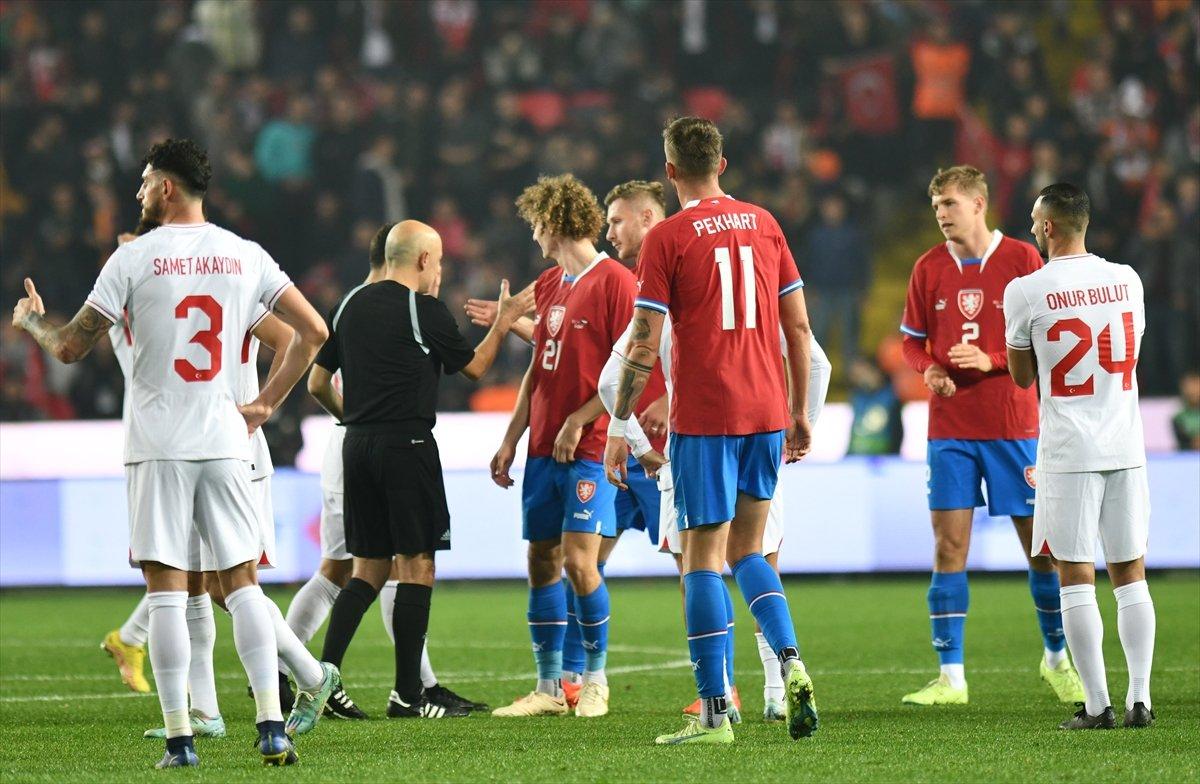 Cüneyt Çakır, hakemlik kariyerini sonlandırdı