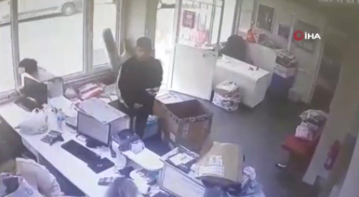 Sarıyer'de kargodan 72 bin TL’lik bilgisayarı çaldı