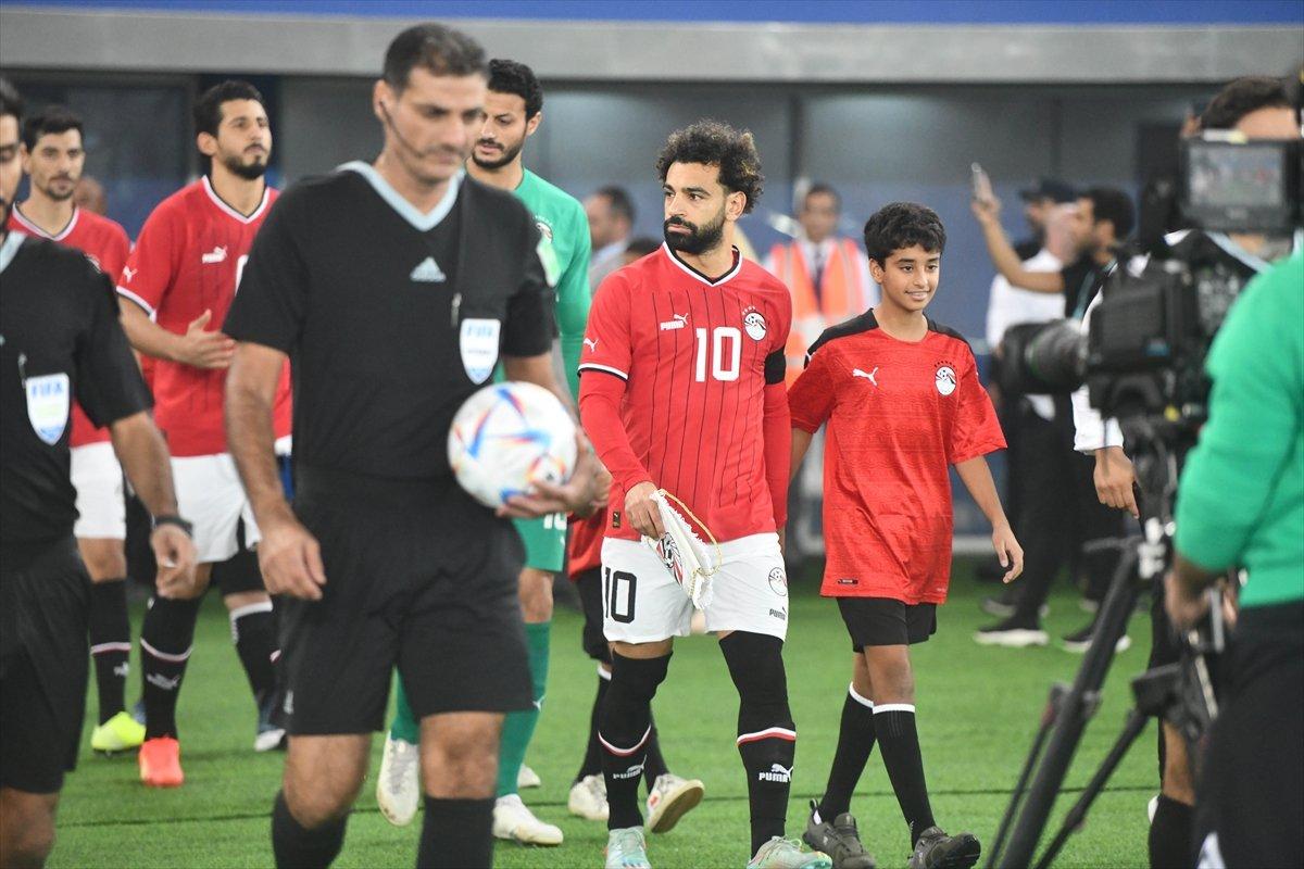 Mohamed Salah, kadın görevlinin elini sıkmadı