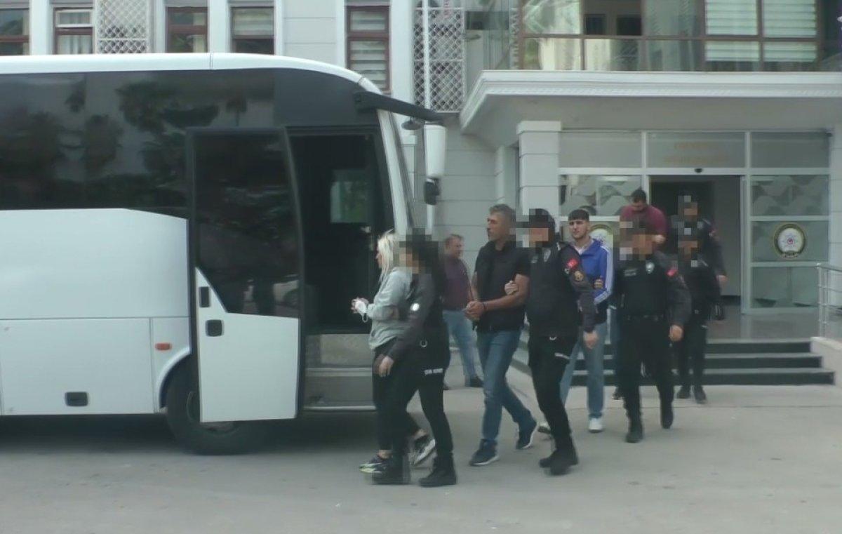 Mersin'de akılalmaz hırsızlık: Ev gösterip, parasını çaldılar