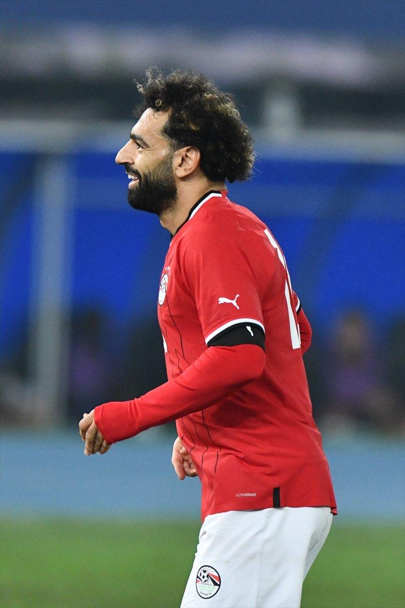 Mohamed Salah, kadın görevlinin elini sıkmadı