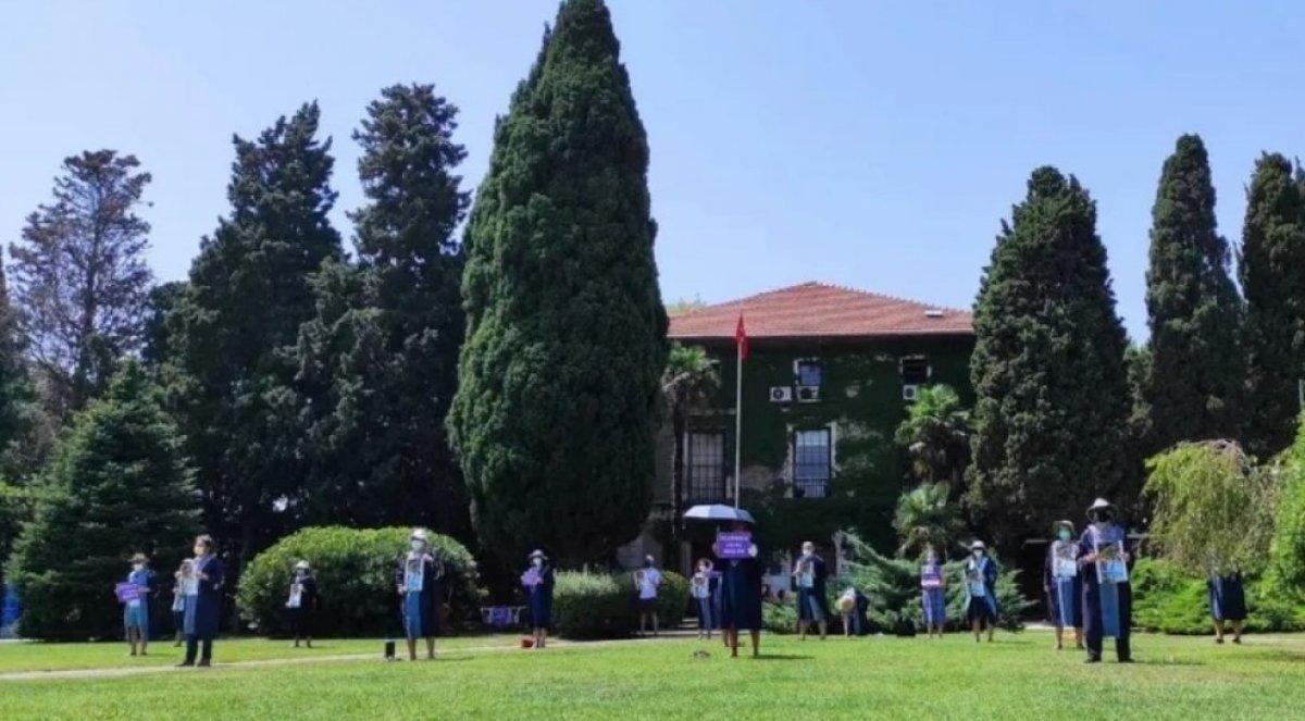 Boğaziçi'ndeki akademisyenlerin dikilme eylemi devam ediyor