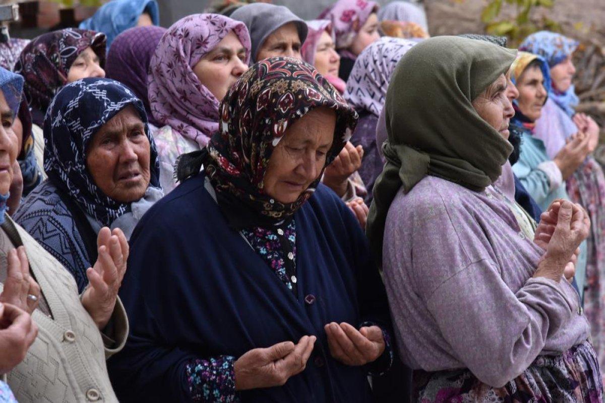 Balıkesir'de çiftçiler yağmur duasına çıktı