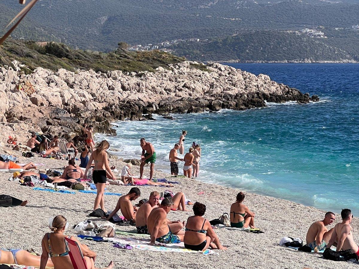 Antalya'da kasım ayında denize girdiler