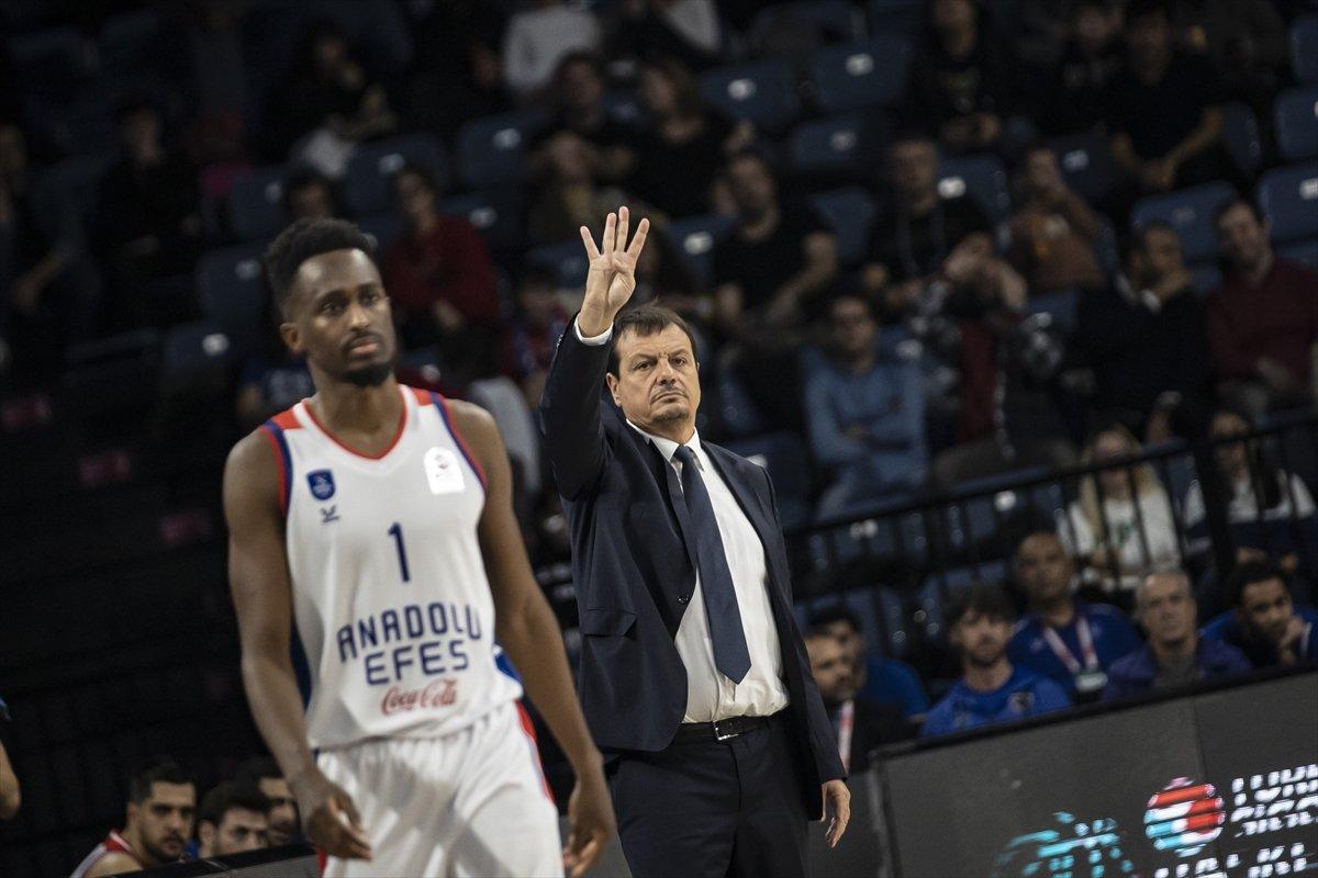 Anadolu Efes, Konyaspor'u mağlup etti