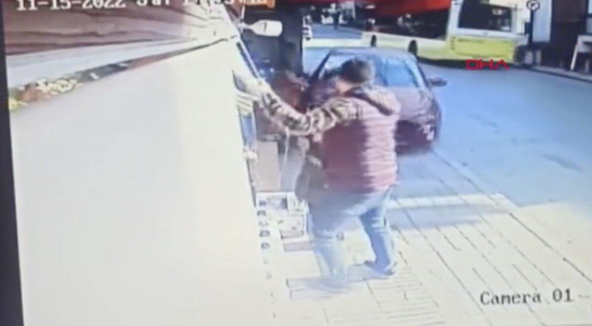 İstanbul'da sürücü adayı kaldırımdaki baba ile kızına çaptı