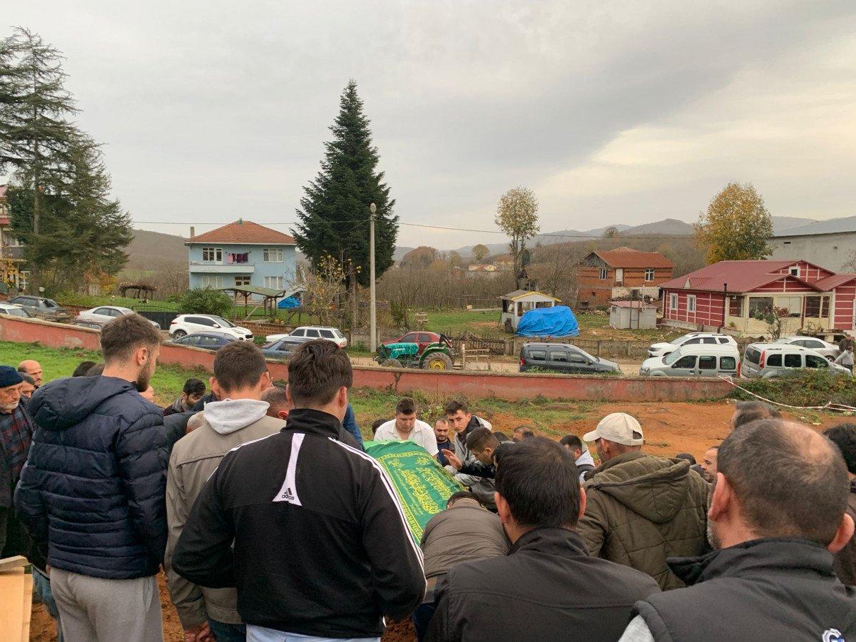 Sakarya'da kaybolduktan 10 gün sonra cesedi bulunan Sakız toprağa verildi