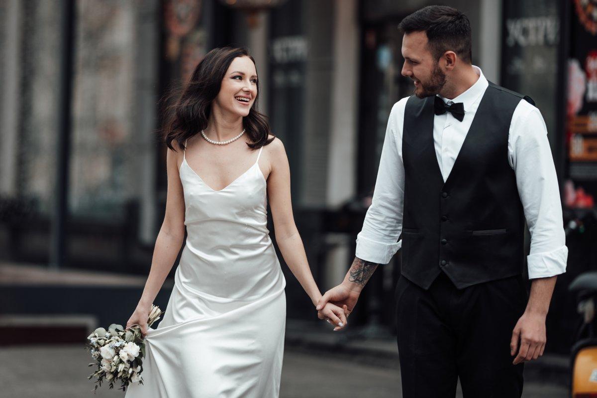 Z kuşağı sade gelinlik tercih ediyor