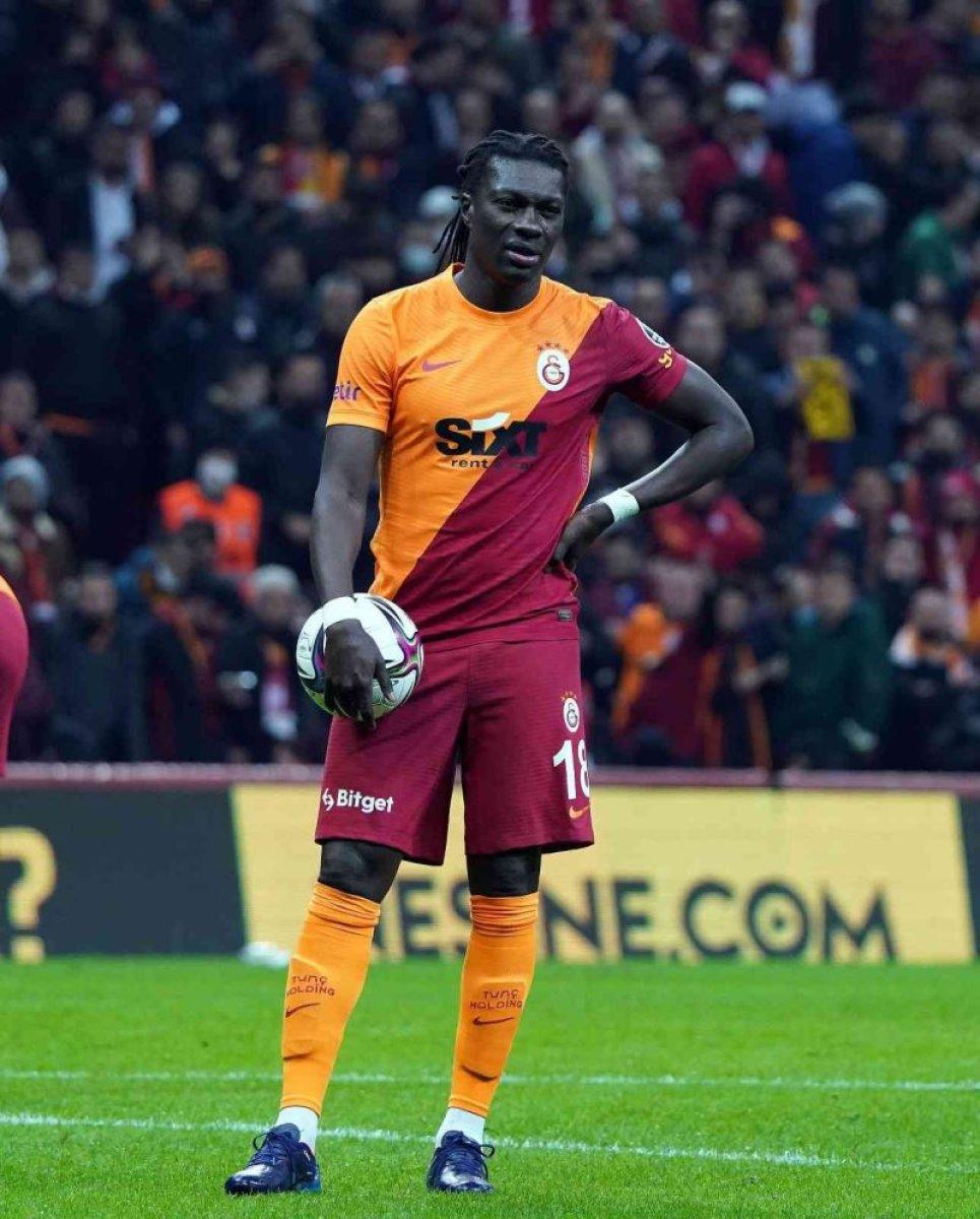 Adana Demirspor, Bafetimbi Gomis'i istiyor