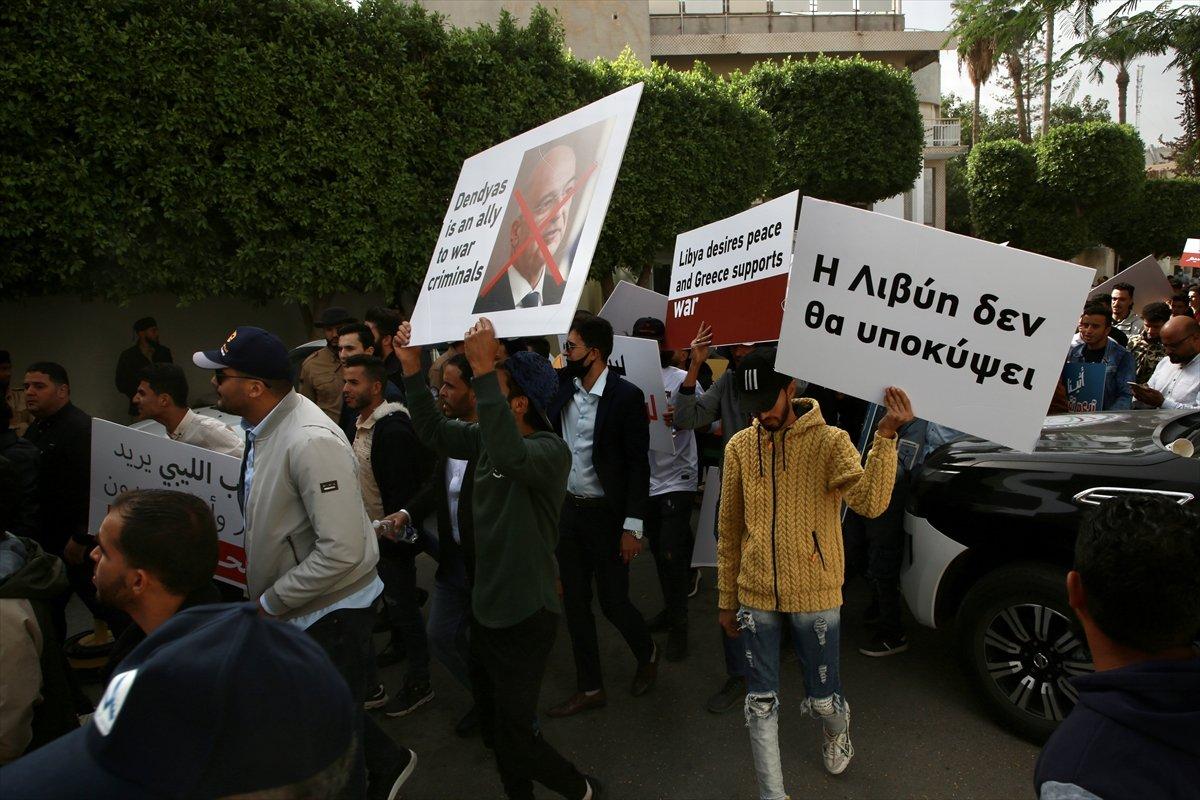 Nikos Dendias, Libya'da protesto edildi