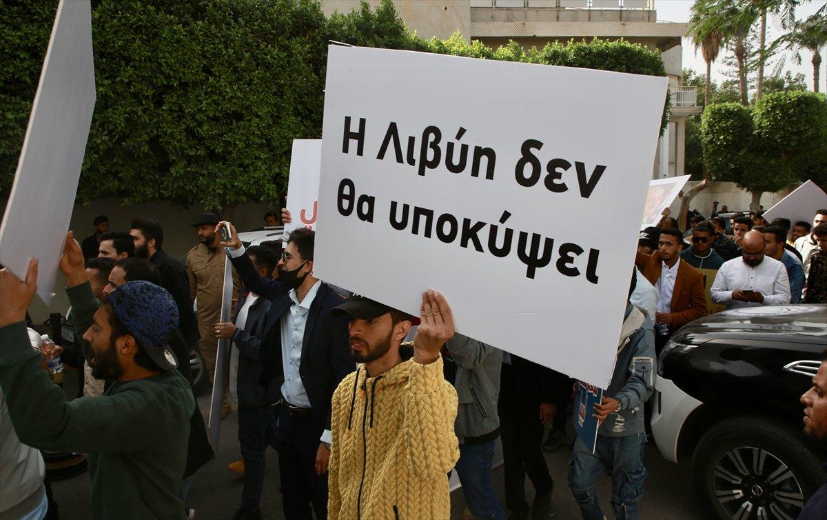 Nikos Dendias, Libya'da protesto edildi