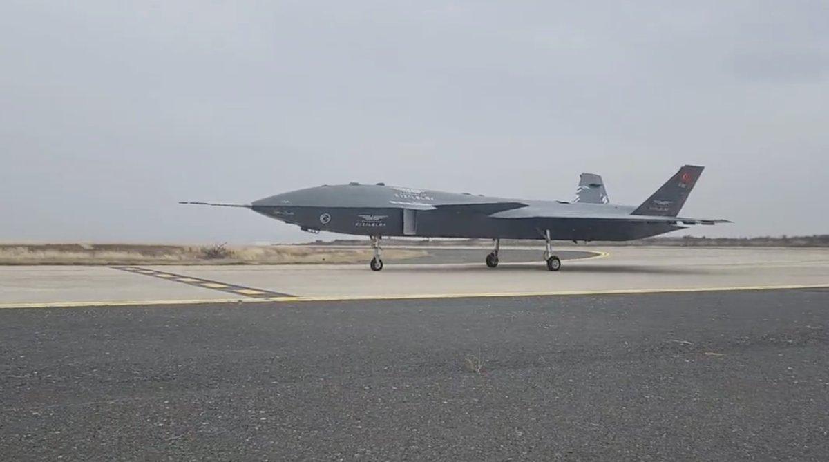 Selçuk Bayraktar Kızılelma'nın test sürüşünü paylaştı