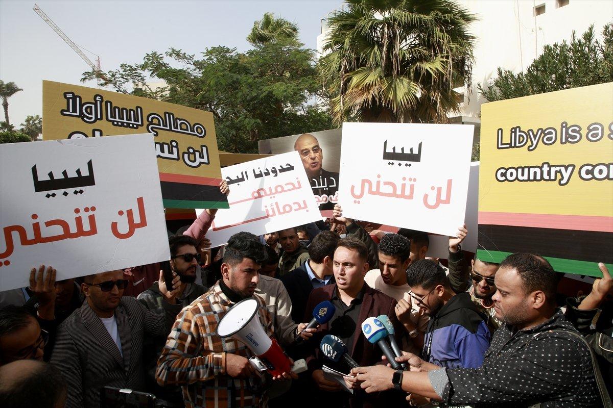 Nikos Dendias, Libya'da protesto edildi