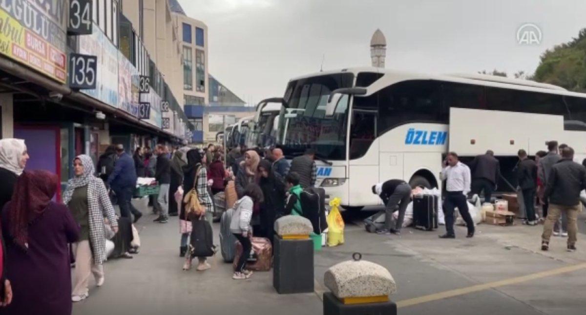 İstanbul'da ara tatil dönüşü yaşanan yoğunluk sürüyor