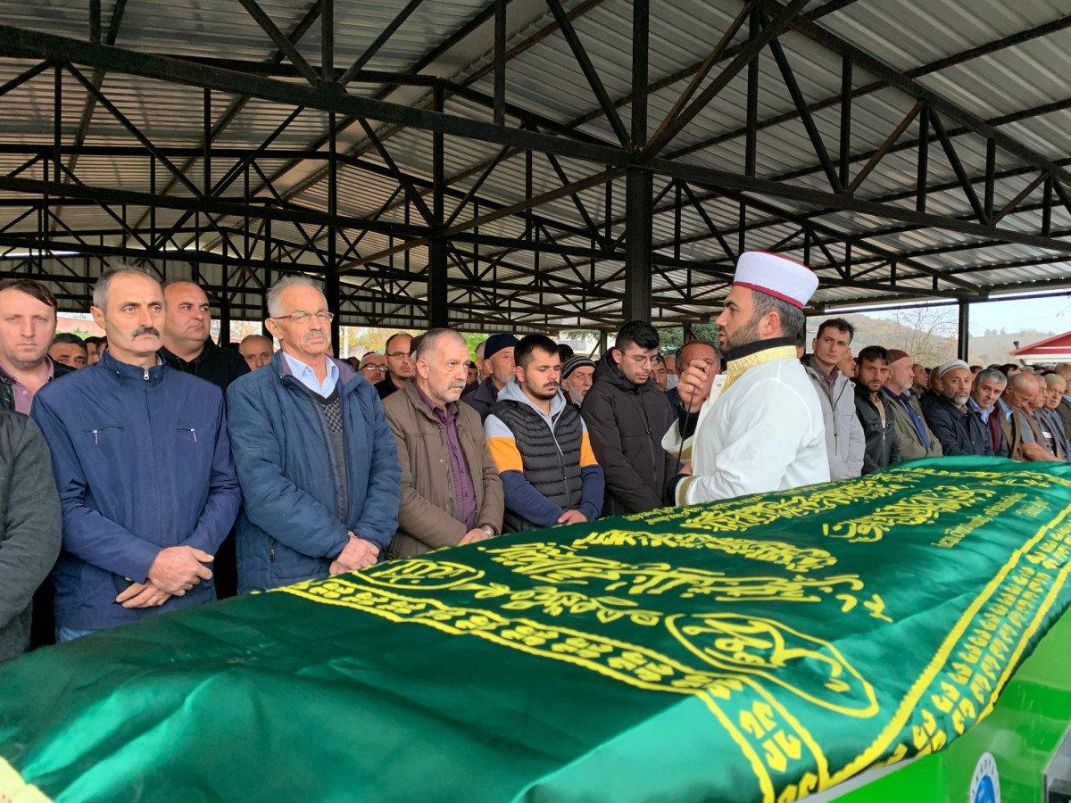 Sakarya'da kaybolduktan 10 gün sonra cesedi bulunan Sakız toprağa verildi