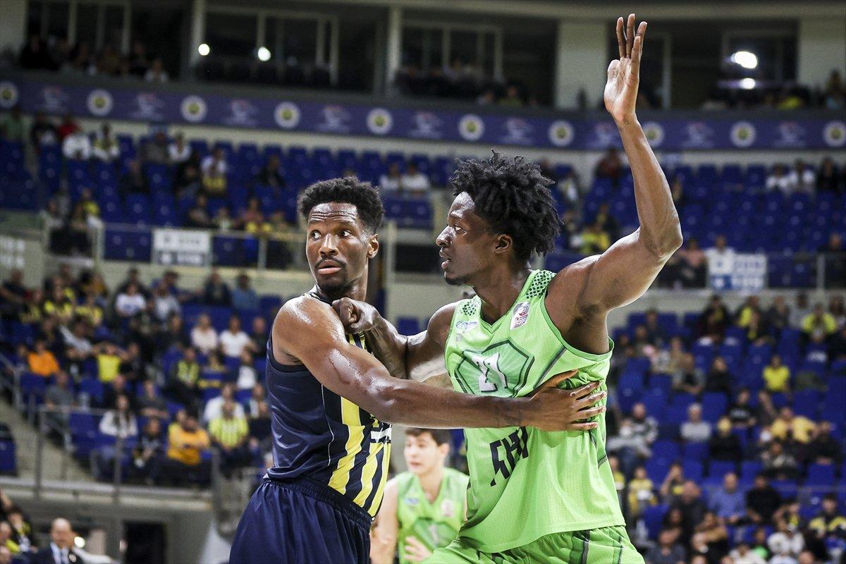 Fenerbahçe, ligde yoluna namağlup devam ediyor