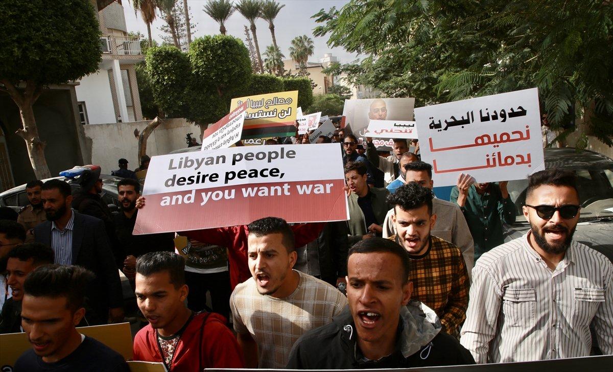 Nikos Dendias, Libya'da protesto edildi