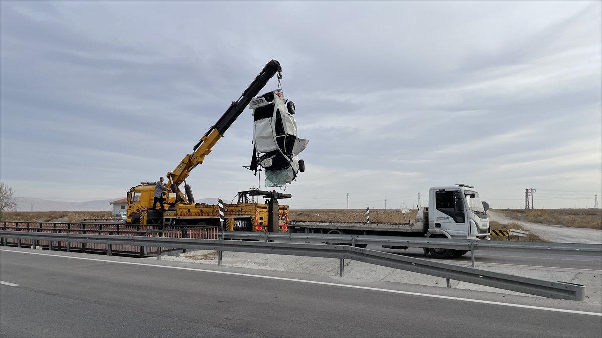 Konya'da otomobil kanala düştü: 3 ölü