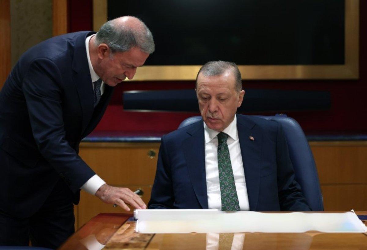 Cumhurbaşkanı Erdoğan, Hulusi Akar'dan harekat bilgisi aldı