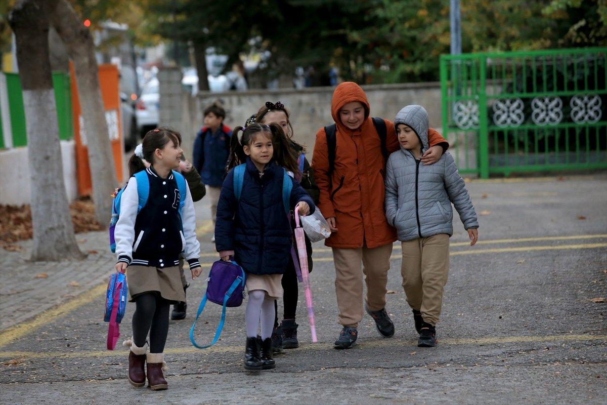 Ara tatilin ardından 19 milyon öğrenci için bugün ders zili çaldı