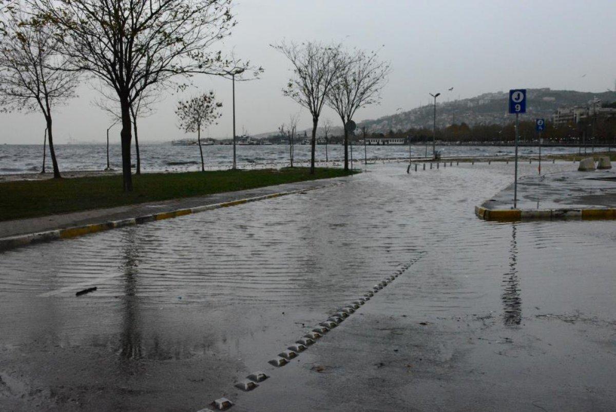 Kocaeli'de lodos şiddetini artırdı