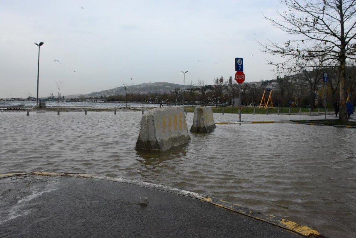 Kocaeli'de lodos şiddetini artırdı