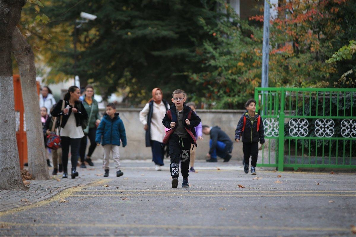 Ara tatilin ardından 19 milyon öğrenci için bugün ders zili çaldı
