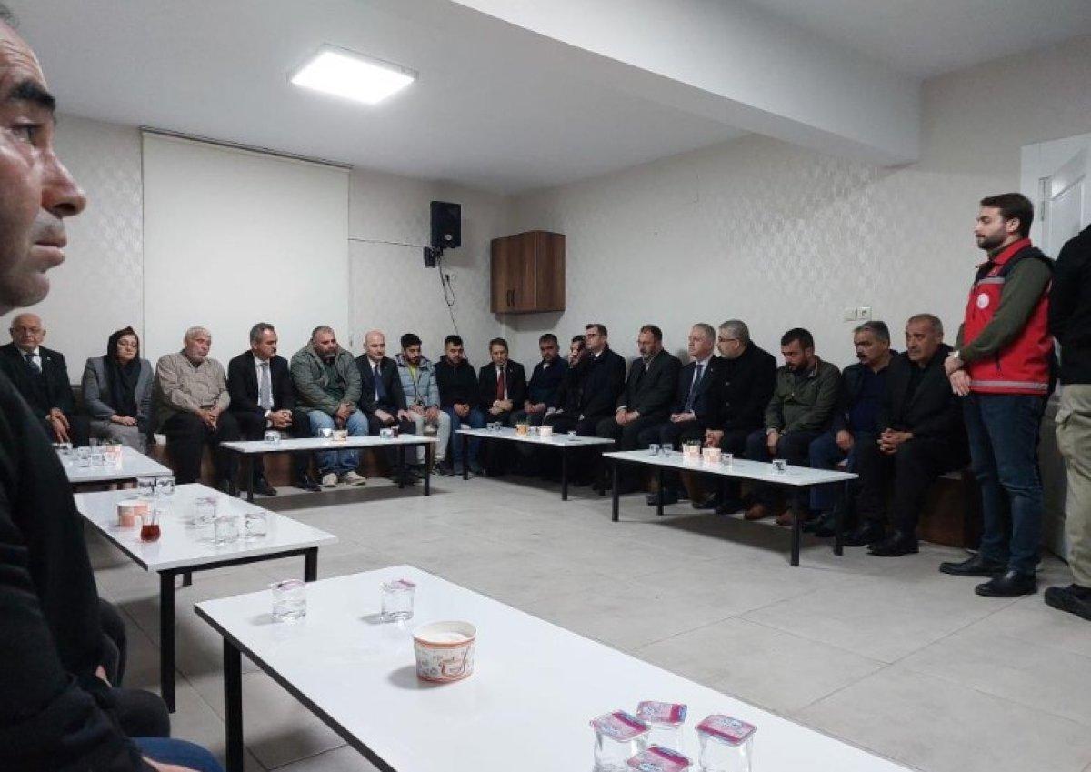 Süleyman Soylu ve Mahmut Özer'den hayatını kaybeden öğretmenin ailesine taziye ziyareti