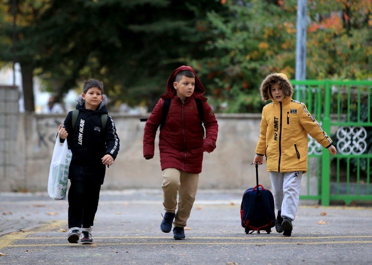 Ara tatilin ardından 19 milyon öğrenci için bugün ders zili çaldı