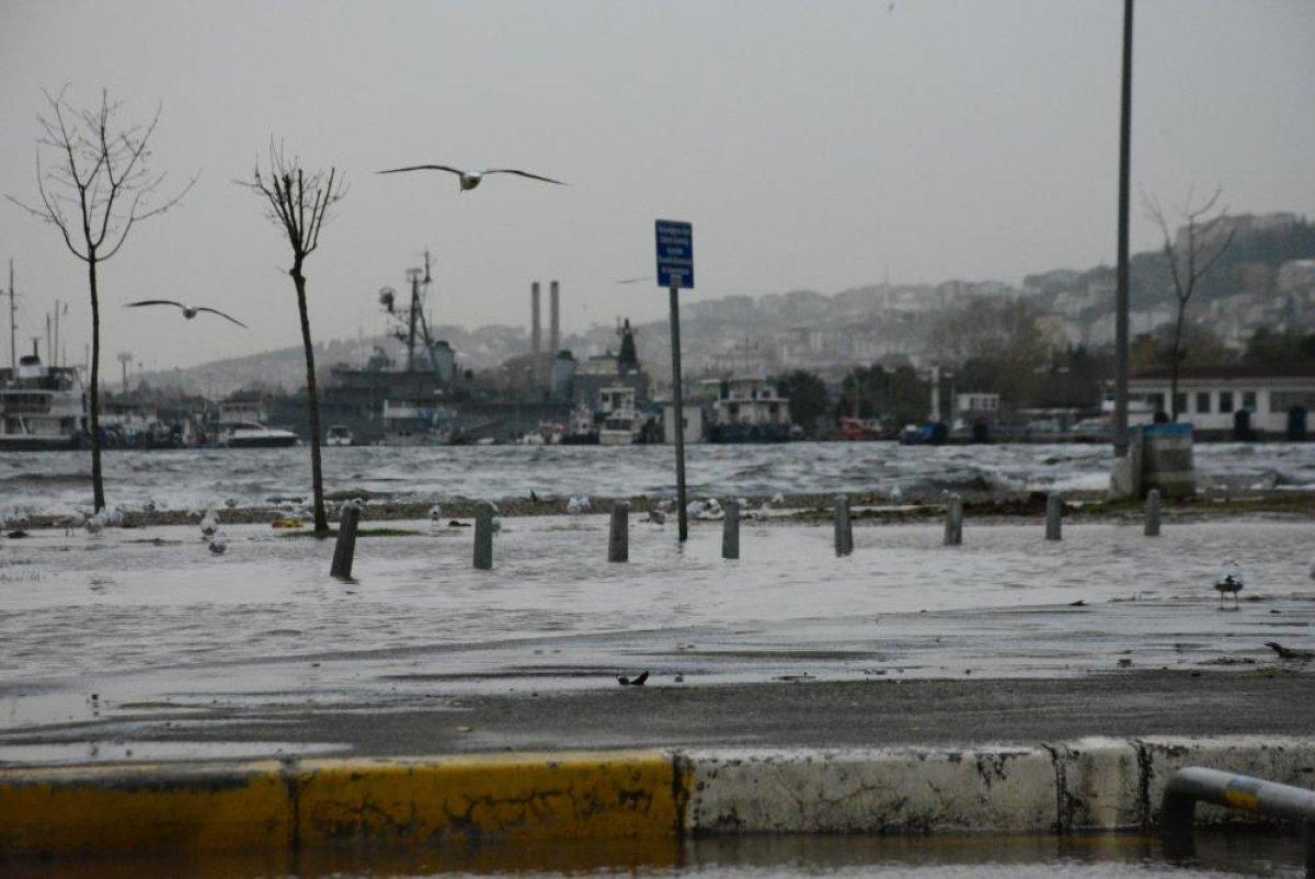 Kocaeli'de lodos şiddetini artırdı